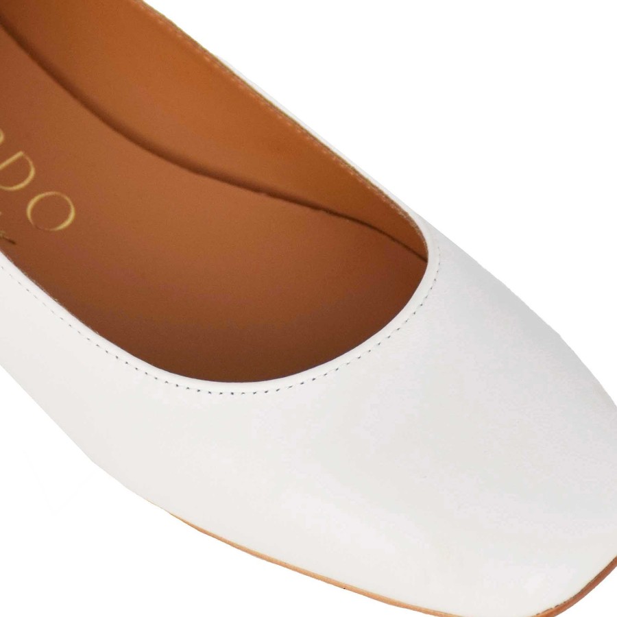 Leonardo Handmade Women'S Casual Ballet Flat In White Smooth Leather